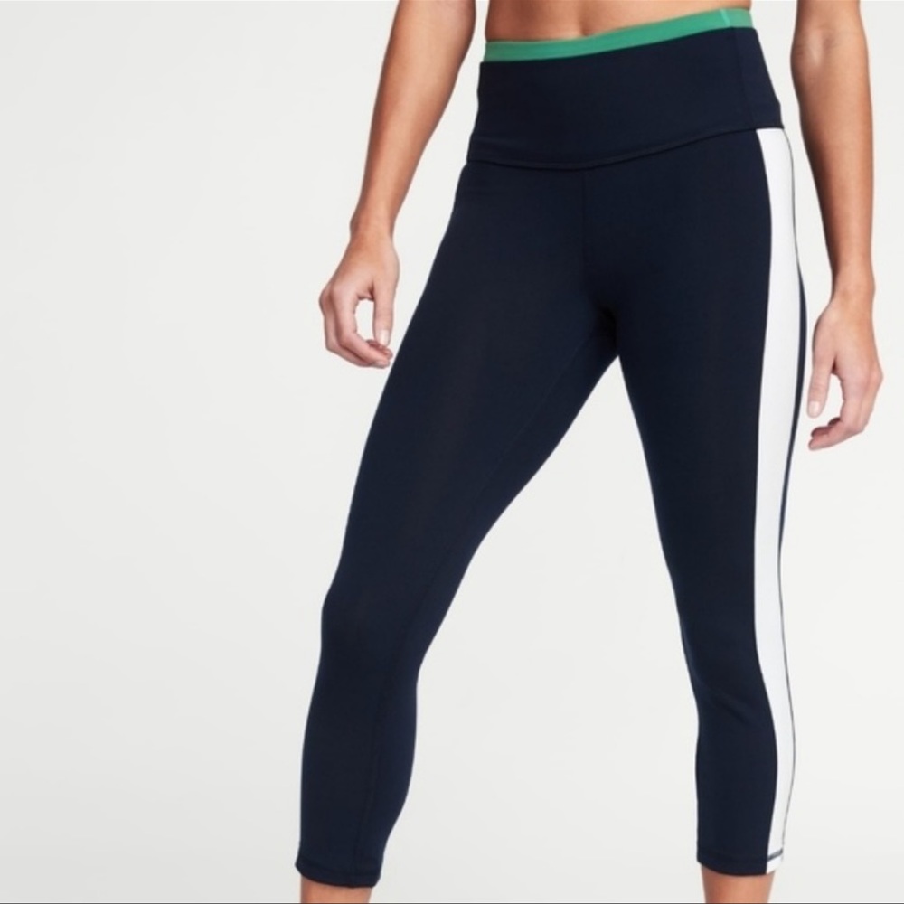 Old Navy High-Waisted Elevate Compression Crops